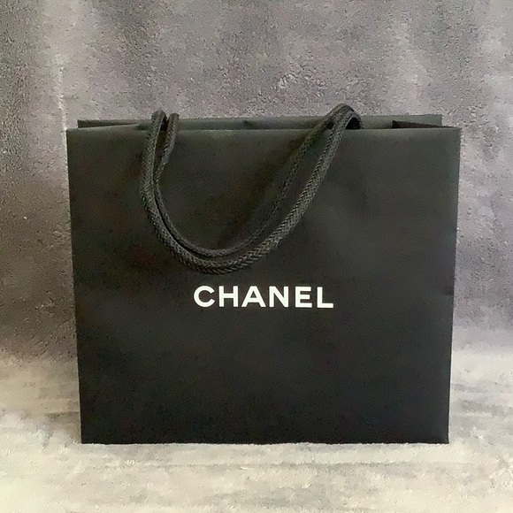 Set of 2 Chanel Authentic Shopping Bags and 3 ribbons - Picture 7 of 11